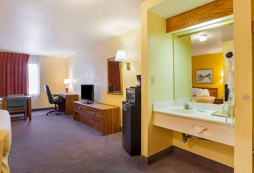 فندق Rodeway Inn & Suites