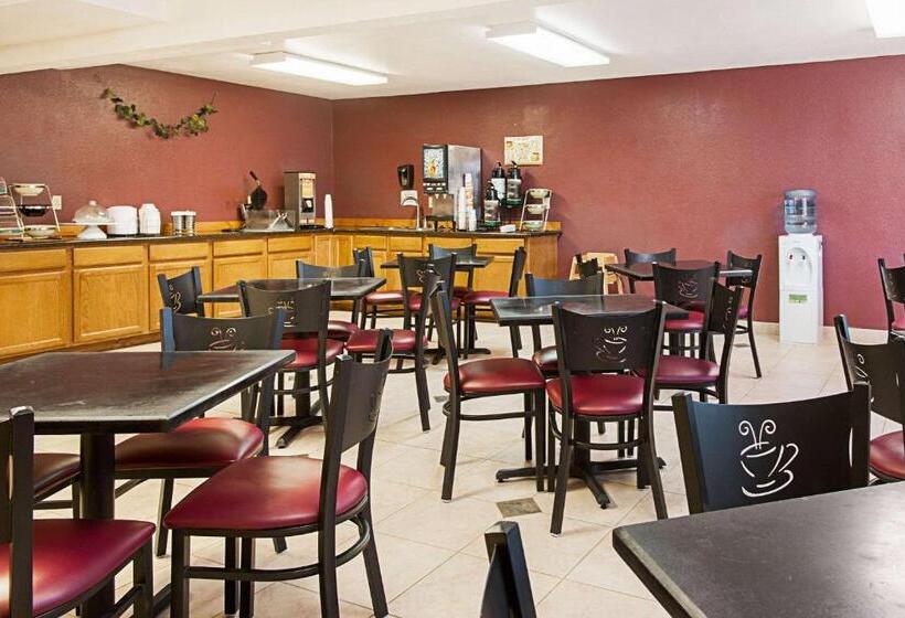 فندق Rodeway Inn & Suites