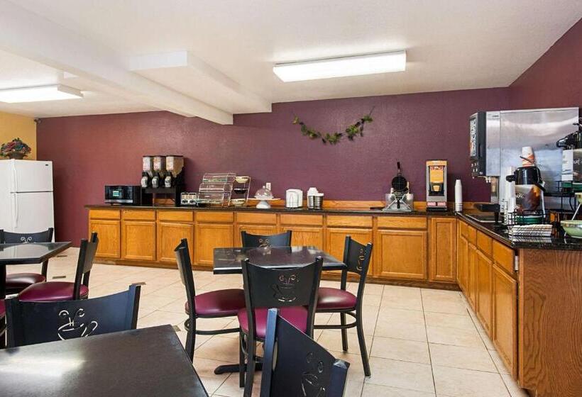 فندق Rodeway Inn & Suites