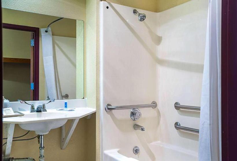 فندق Rodeway Inn & Suites