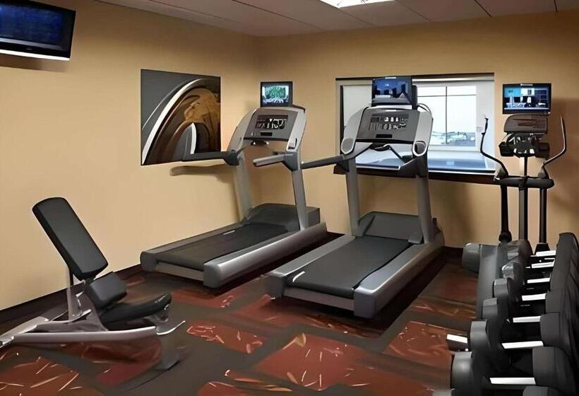 هتل Comfort Inn & Suites