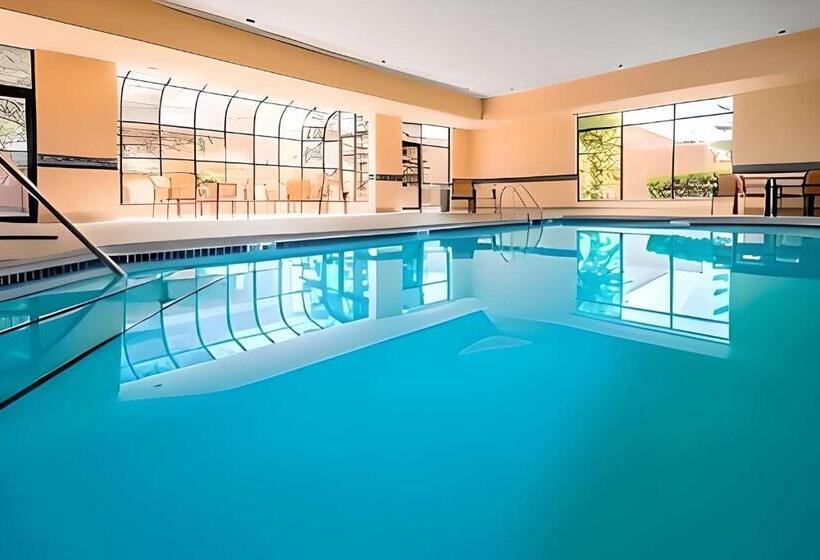 هتل Comfort Inn & Suites