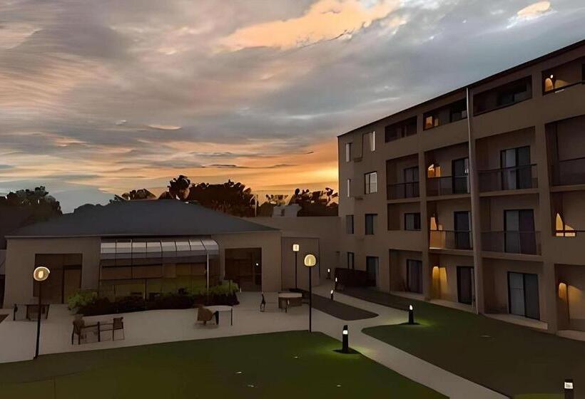 هتل Comfort Inn & Suites