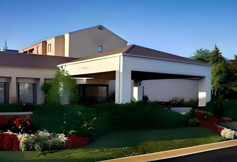 هتل Comfort Inn & Suites