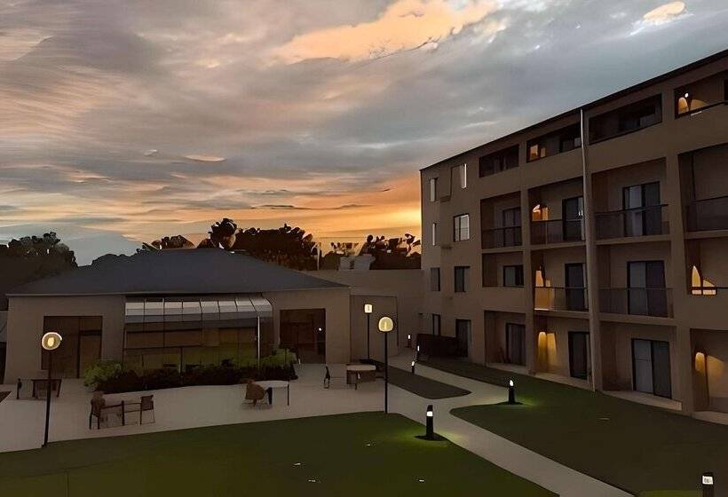 هتل Comfort Inn & Suites