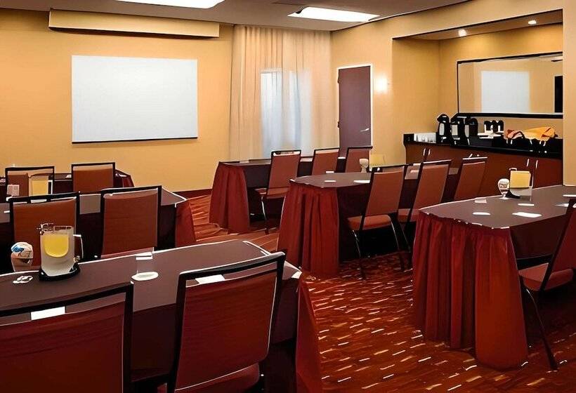 هتل Comfort Inn & Suites