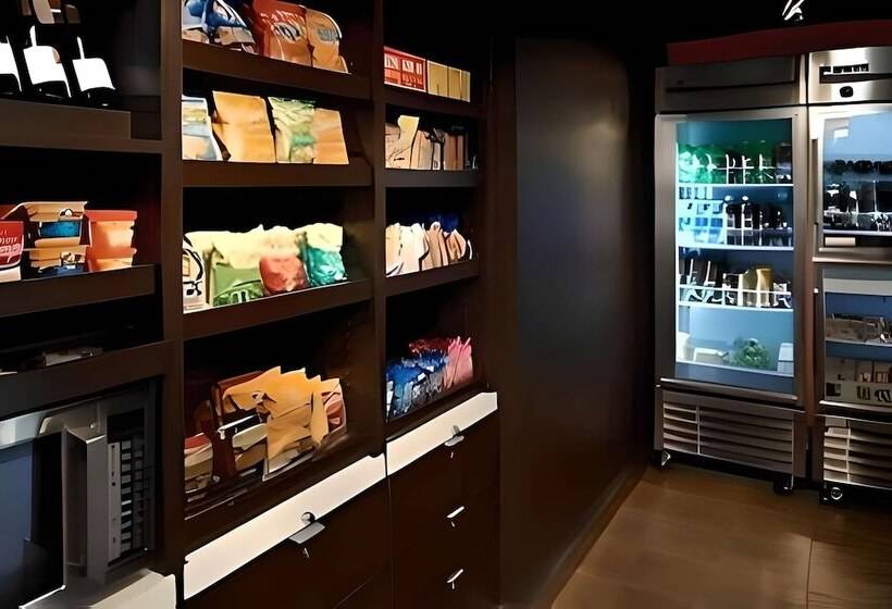 هتل Comfort Inn & Suites