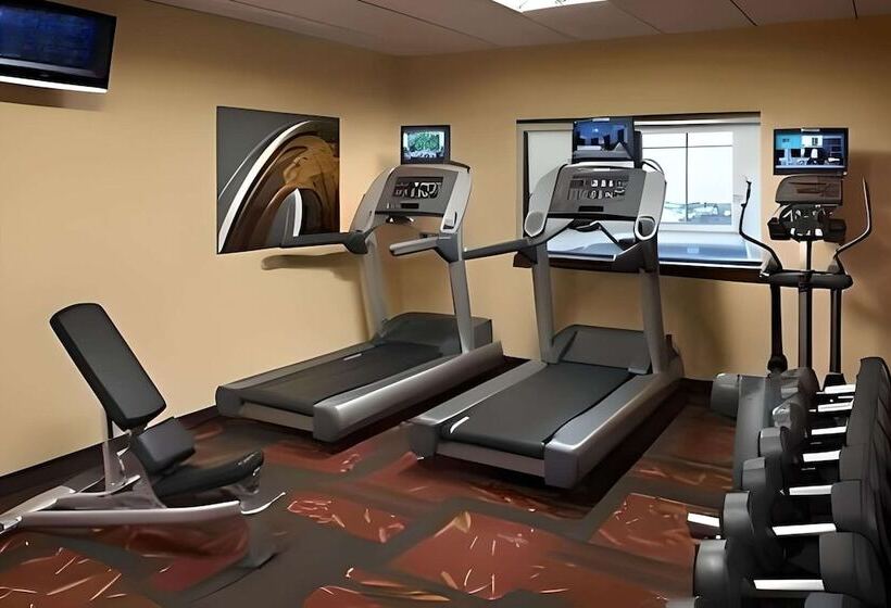 هتل Comfort Inn & Suites