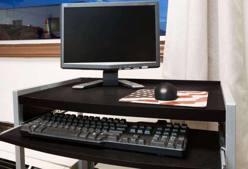 בית מלון כפרי Super 8 By Wyndham Greensboro