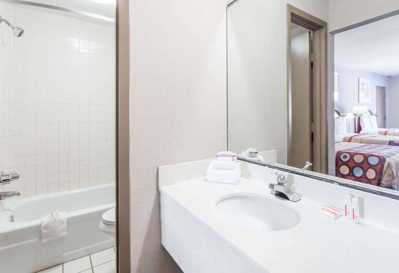 בית מלון כפרי Super 8 By Wyndham Greensboro