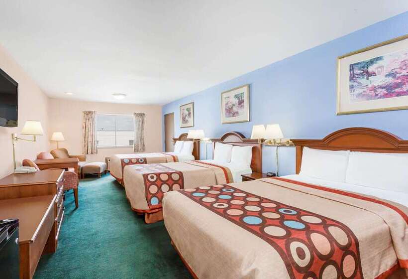 هتل Super 8 By Wyndham Greensboro