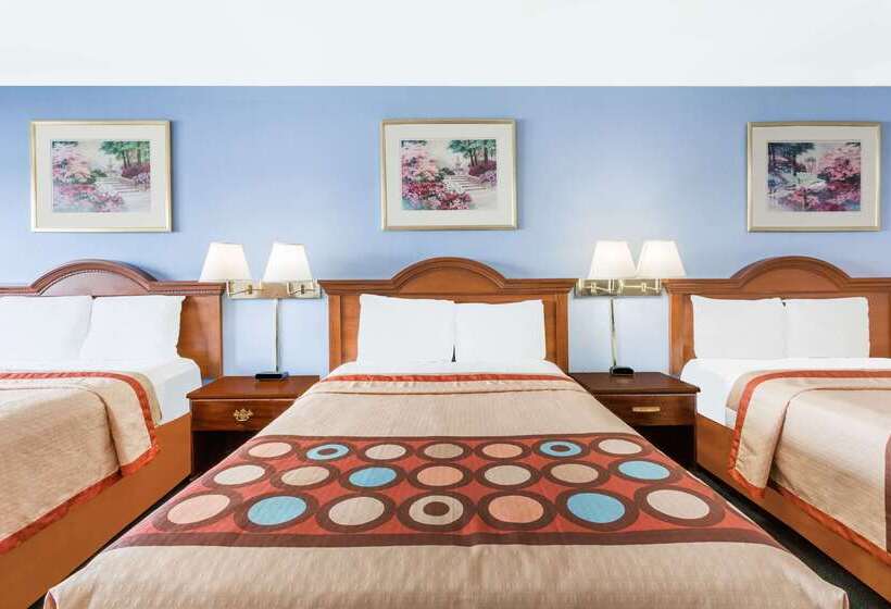 בית מלון כפרי Super 8 By Wyndham Greensboro