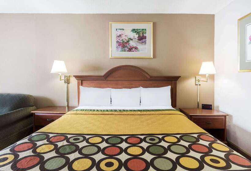 هتل Super 8 By Wyndham Greensboro