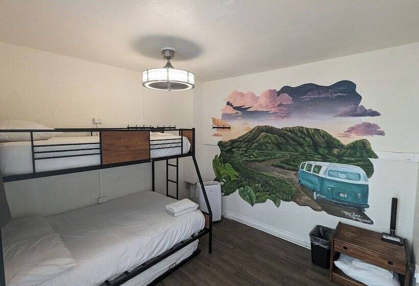 فندق Howzit Hostels