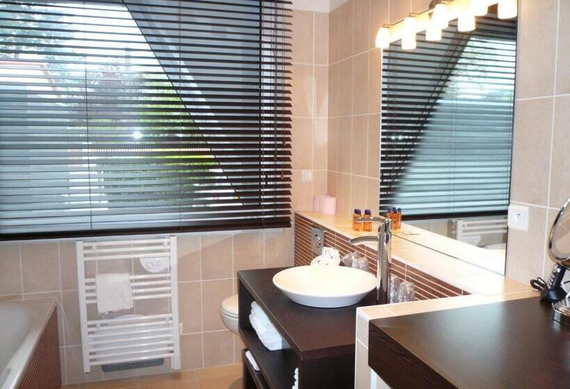 Отель The Originals Boutique, Hôtel Aquilon, Saintnazaire