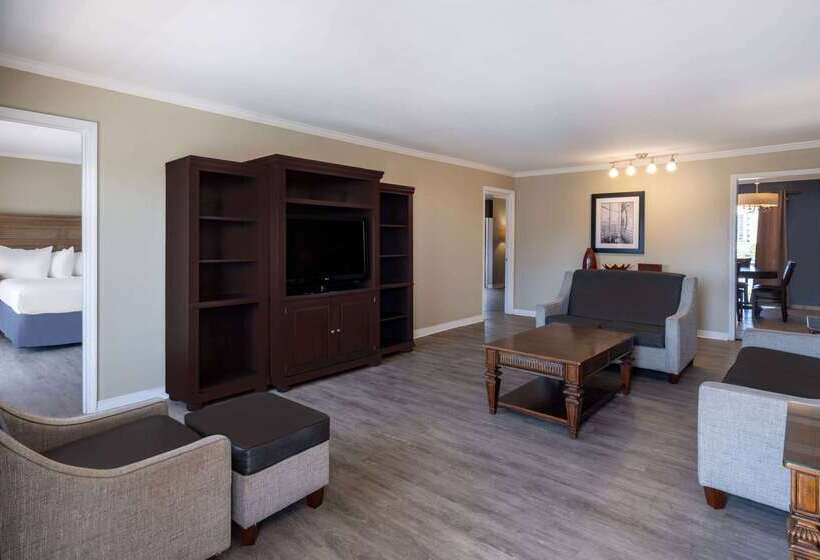 The Sandbar Hotel, Trademark Collection By Wyndham