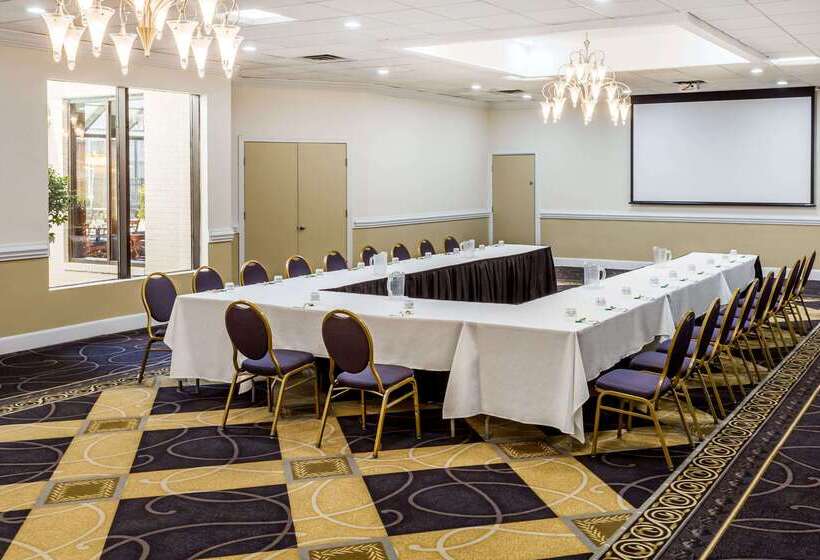 هتل Wyndham Garden Greensboro