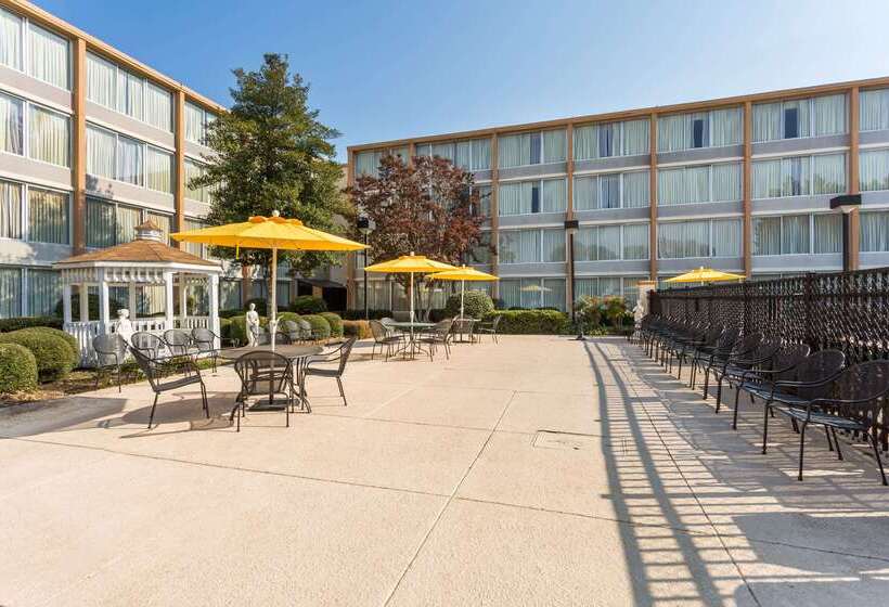 هتل Wyndham Garden Greensboro