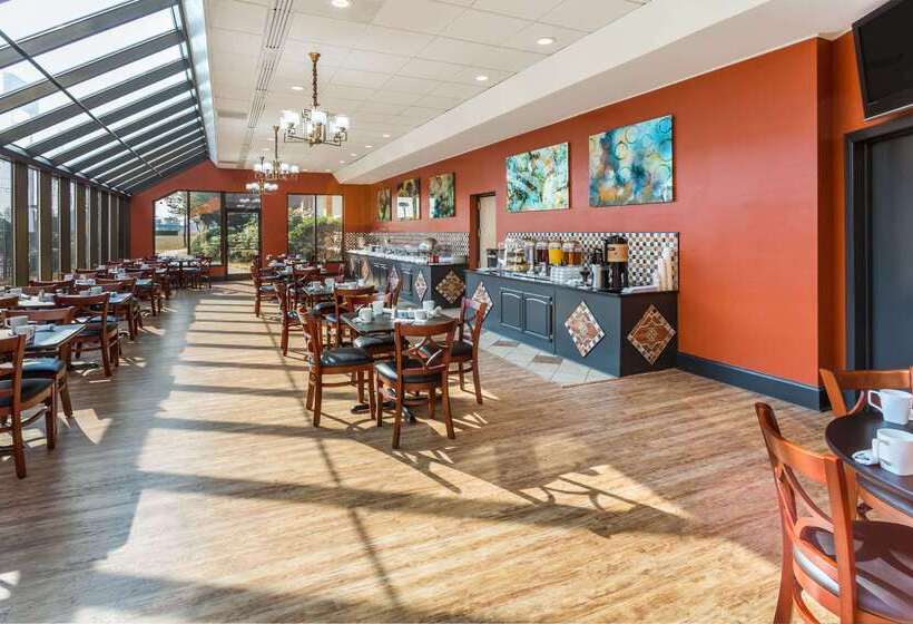 هتل Wyndham Garden Greensboro