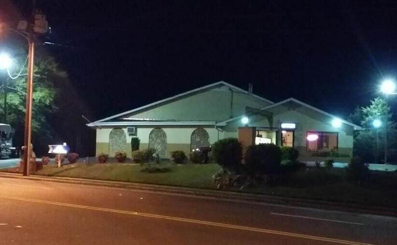 فندق على الطريق Loyalty Inn Rockingham