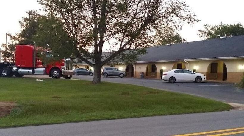 فندق على الطريق Loyalty Inn Rockingham