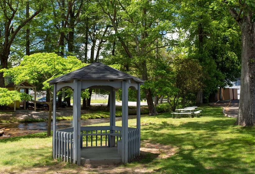 فندق على الطريق Super 8 By Wyndham Black Mountain