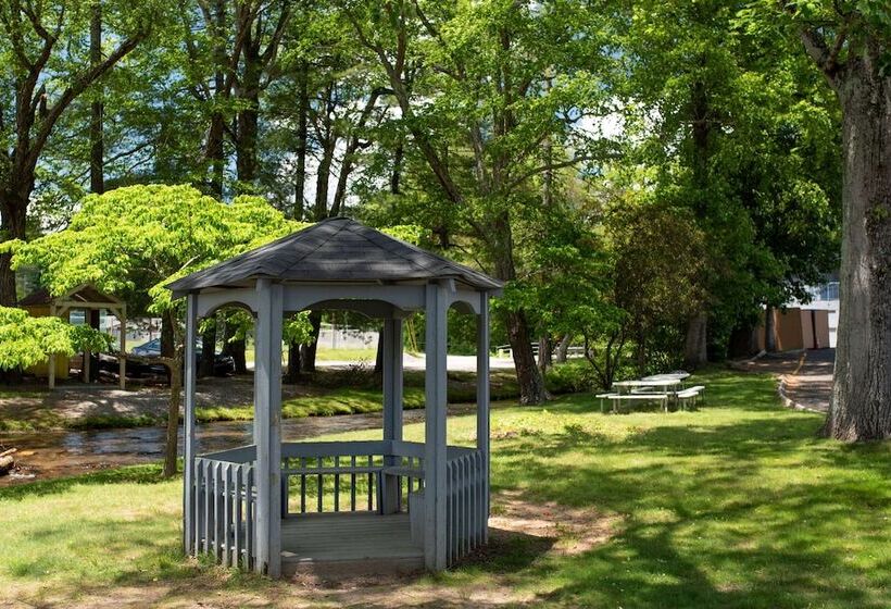 فندق على الطريق Super 8 By Wyndham Black Mountain