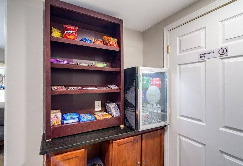 Мотель The Townhouse Inn