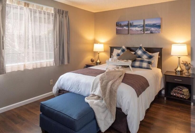 Thunderbird Resort Club