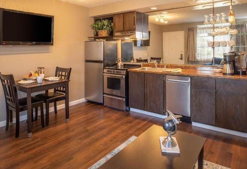 Thunderbird Resort Club