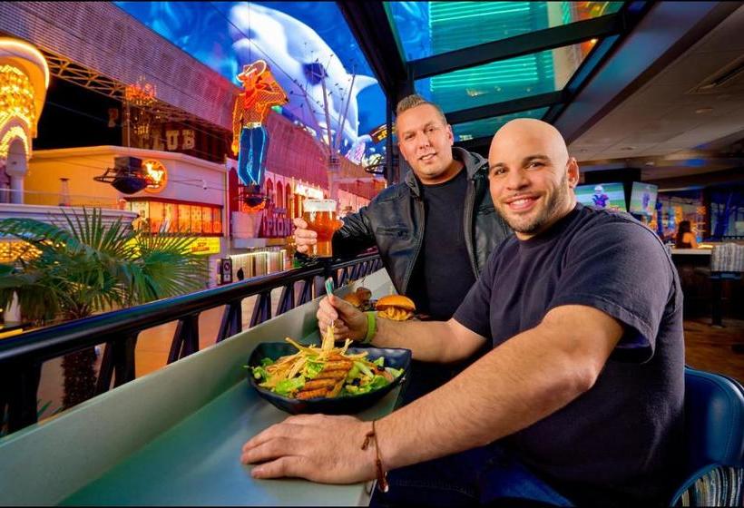 فندق على الطريق Apache