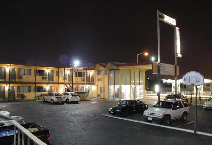 Astro Motel