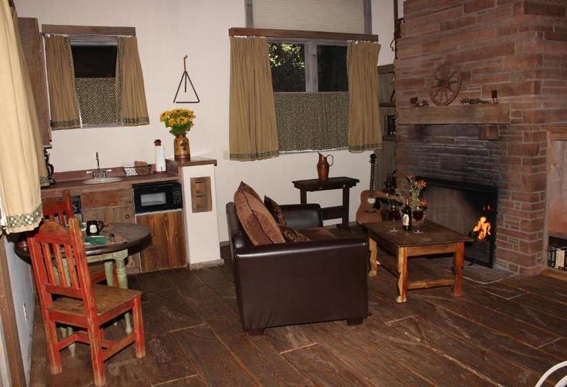 تختخواب و صبحانه Adobe Village Inn