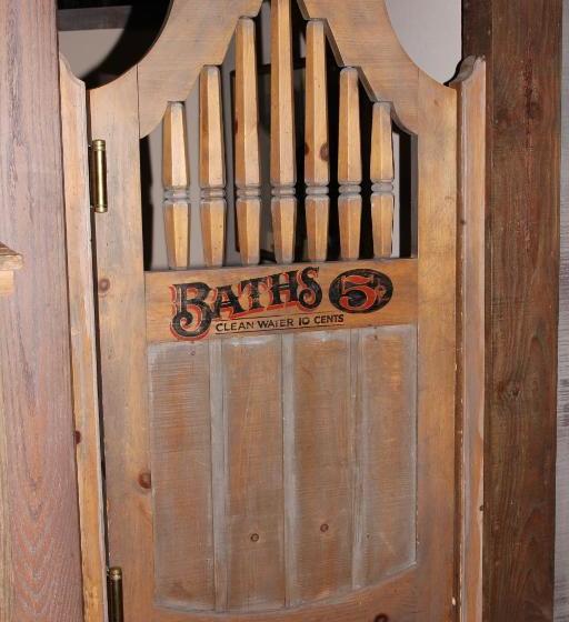 تختخواب و صبحانه Adobe Village Inn