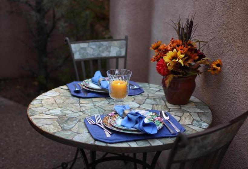 تختخواب و صبحانه Adobe Village Inn