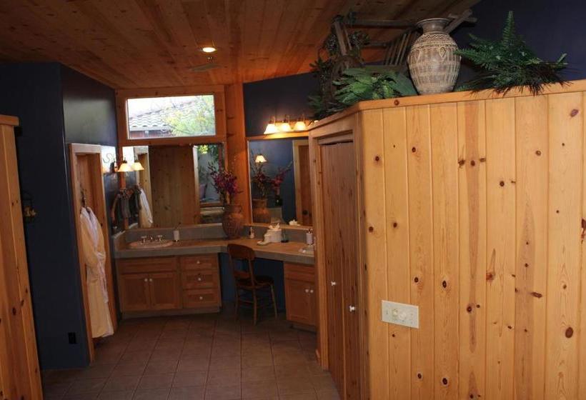 تختخواب و صبحانه Adobe Village Inn