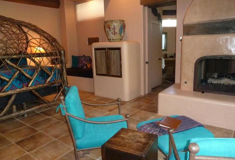 تختخواب و صبحانه Adobe Village Inn