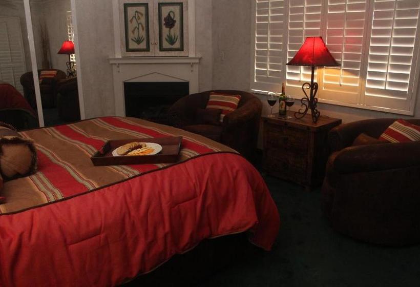 تختخواب و صبحانه Adobe Village Inn