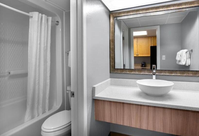 Crown Reef Beach Resort And Waterpark