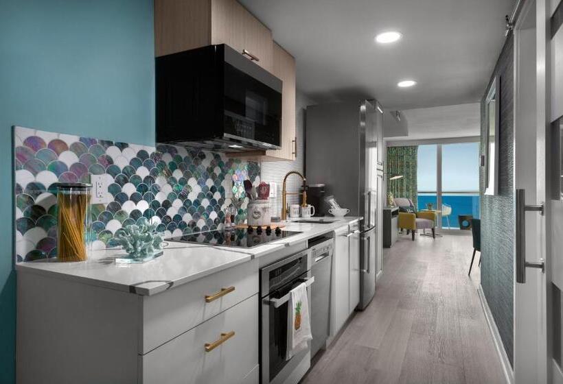 Crown Reef Beach Resort And Waterpark