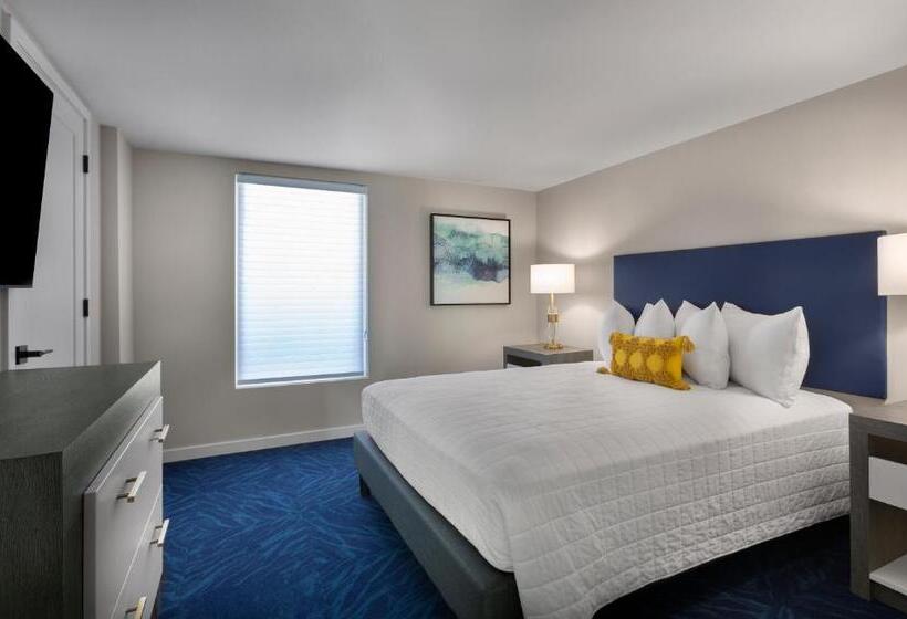 Crown Reef Beach Resort And Waterpark