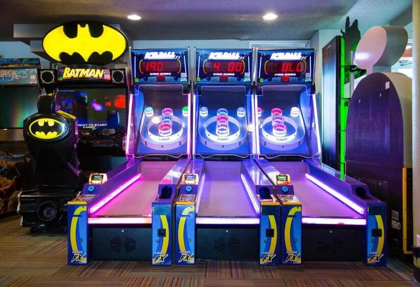 Crown Reef Beach Resort And Waterpark