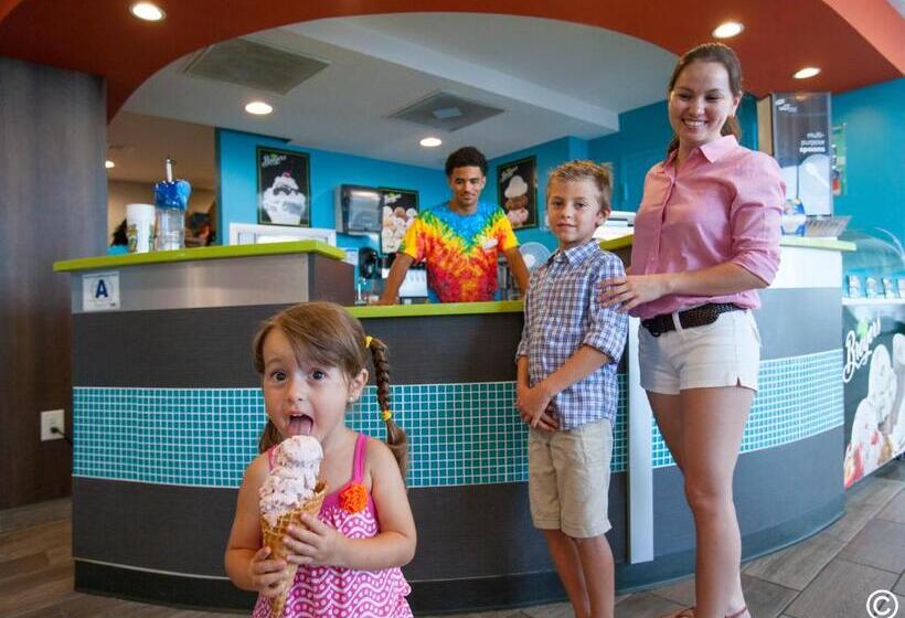 Crown Reef Beach Resort And Waterpark