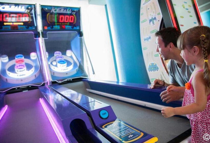 Crown Reef Beach Resort And Waterpark