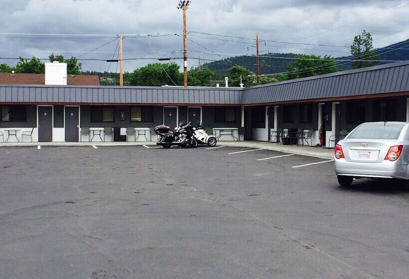 Highlander Motel