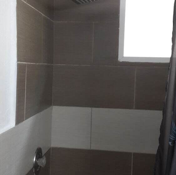 Отель American Regency Inn