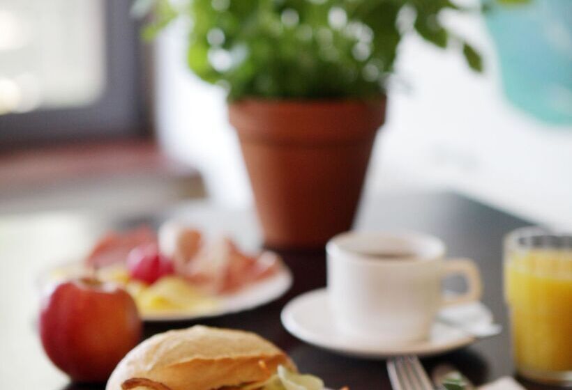 هتل a&o Hamburg Reeperbahn