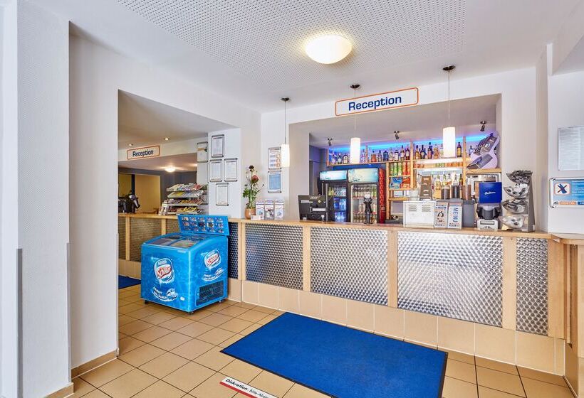 هتل a&o Hamburg Reeperbahn