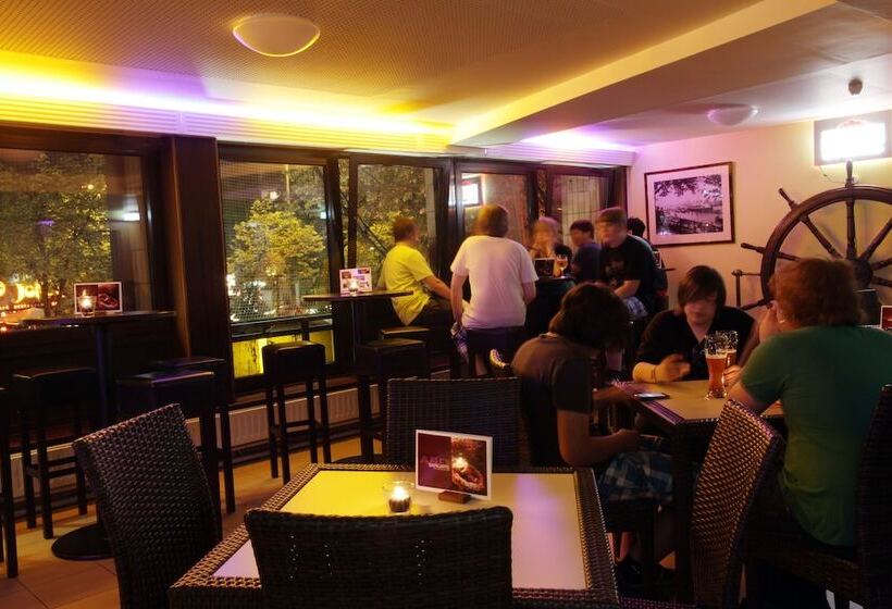 هتل a&o Hamburg Reeperbahn