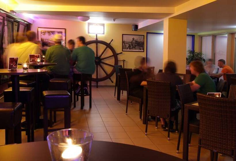 هتل a&o Hamburg Reeperbahn